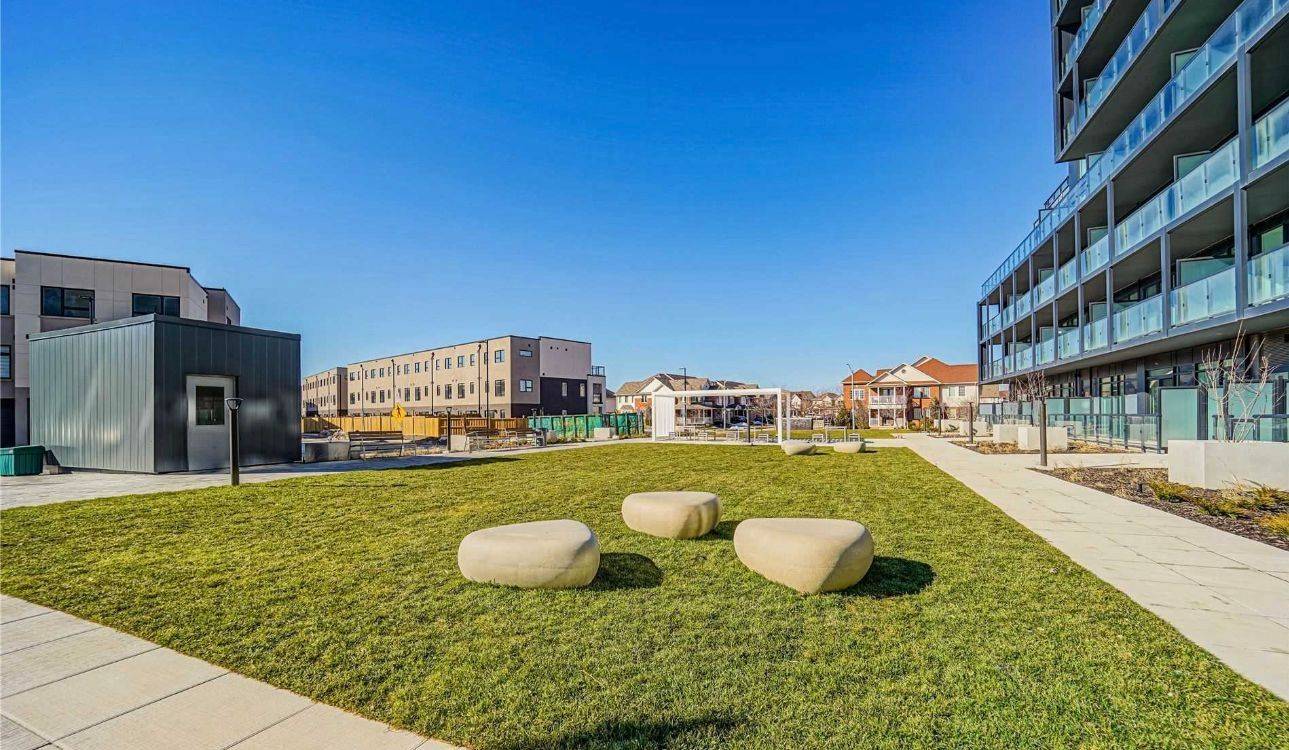 Burlington, ON L7M 2A7,3200 Dakota Common #B520