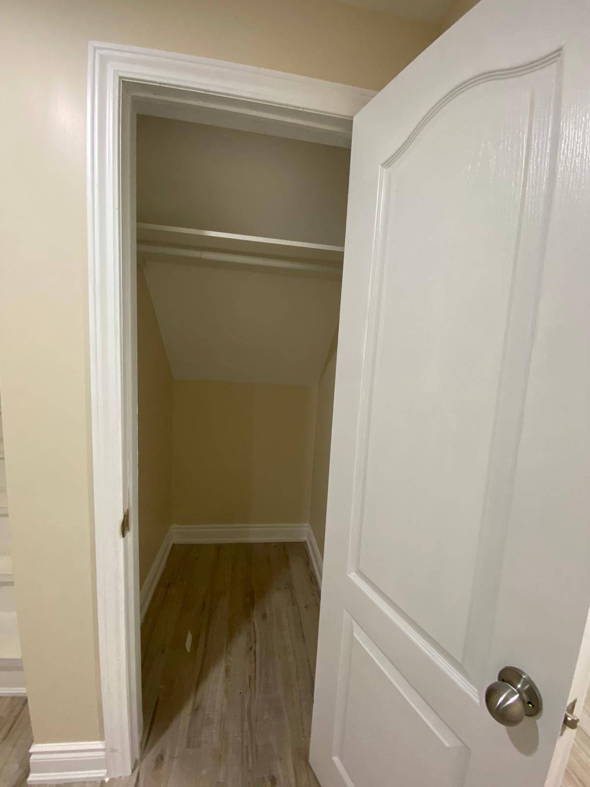 Milton, ON L9T 6A3,1664 Norris CIR #Lower