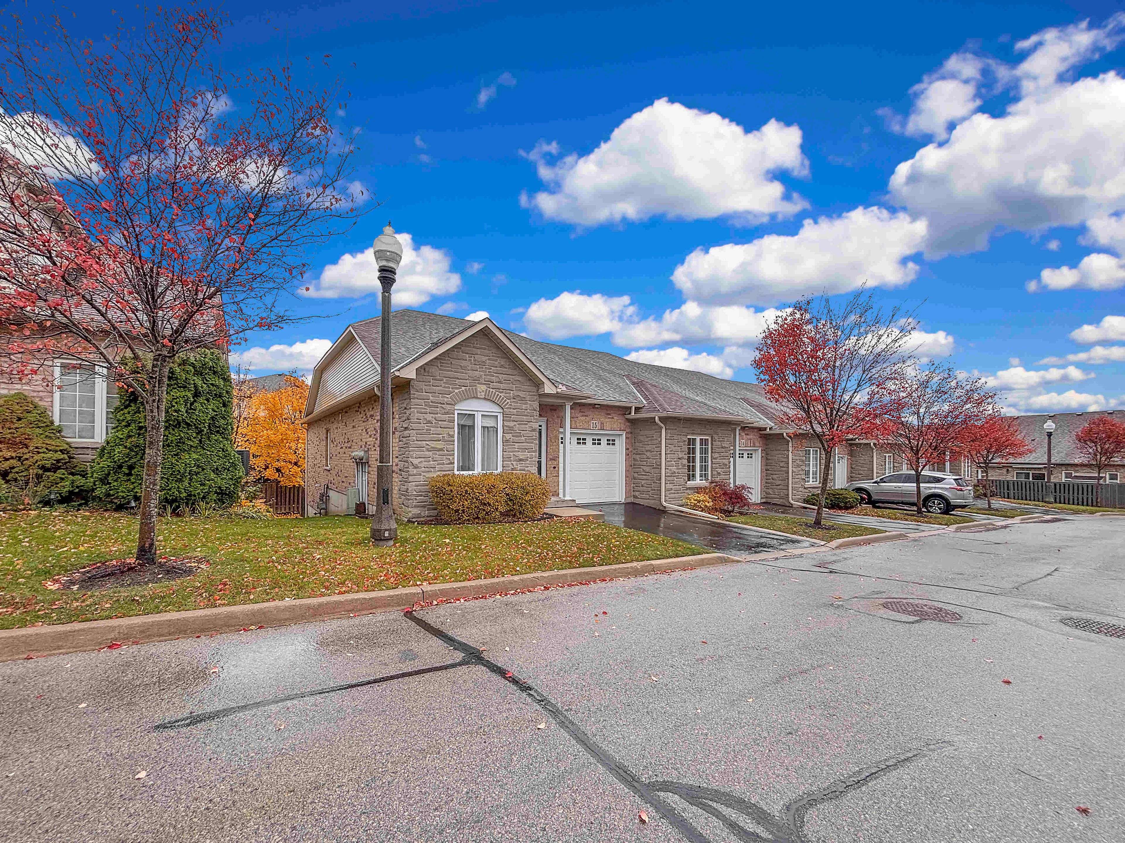 Hamilton, ON L9C 7W5,566 Southridge DR #15