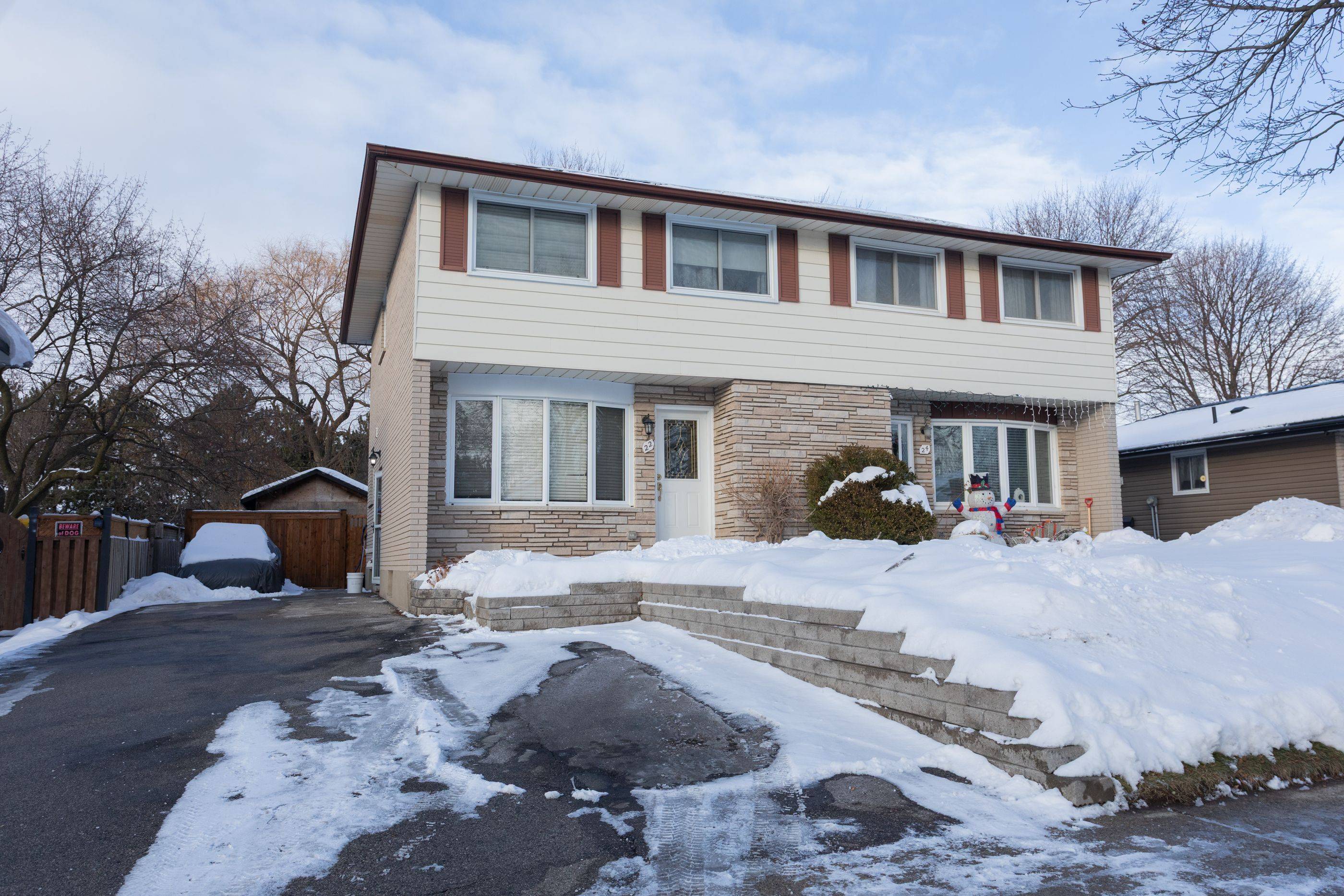 Kitchener, ON N2E 1E8,22 Shea CRES