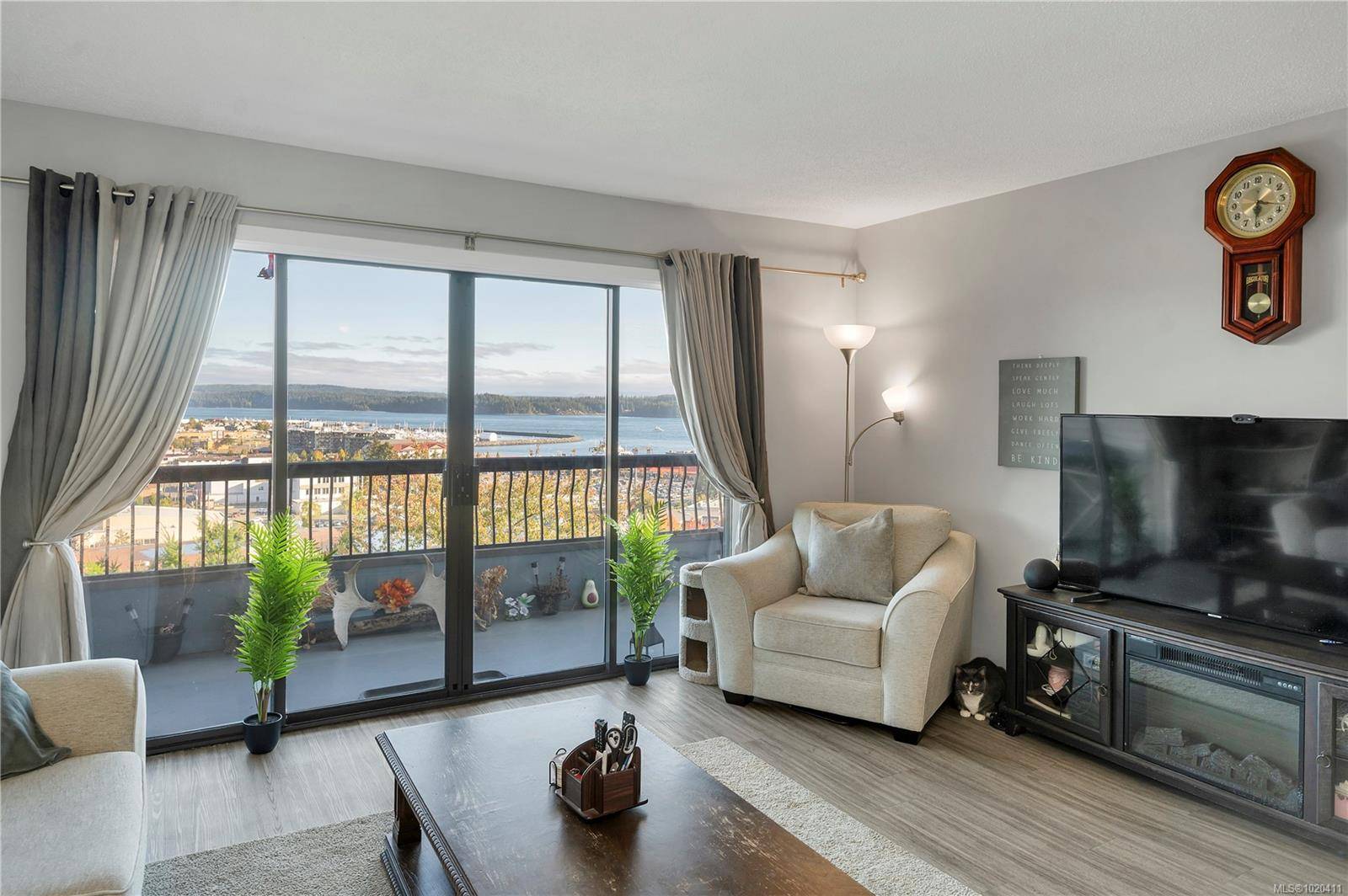 Campbell River, BC V9W 2W1,907 Cedar St #204