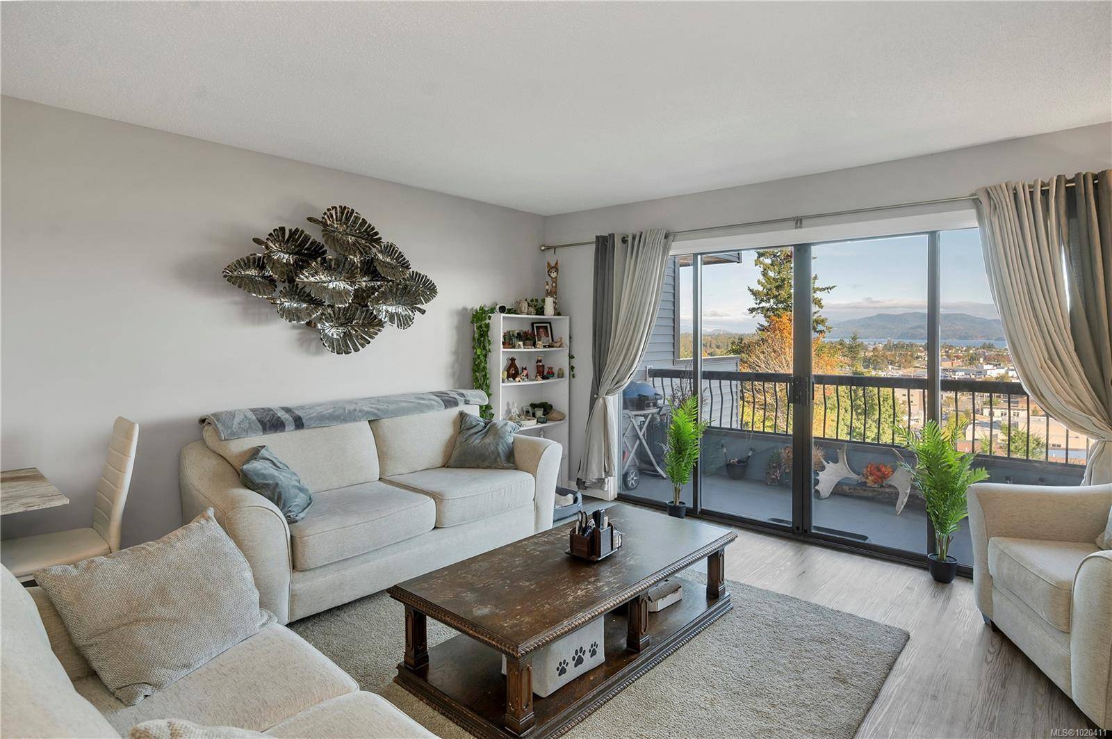 Campbell River, BC V9W 2W1,907 Cedar St #204