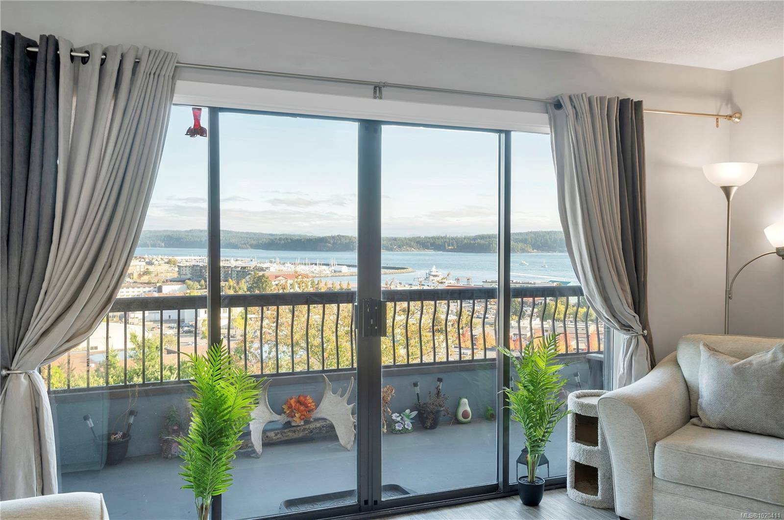 Campbell River, BC V9W 2W1,907 Cedar St #204