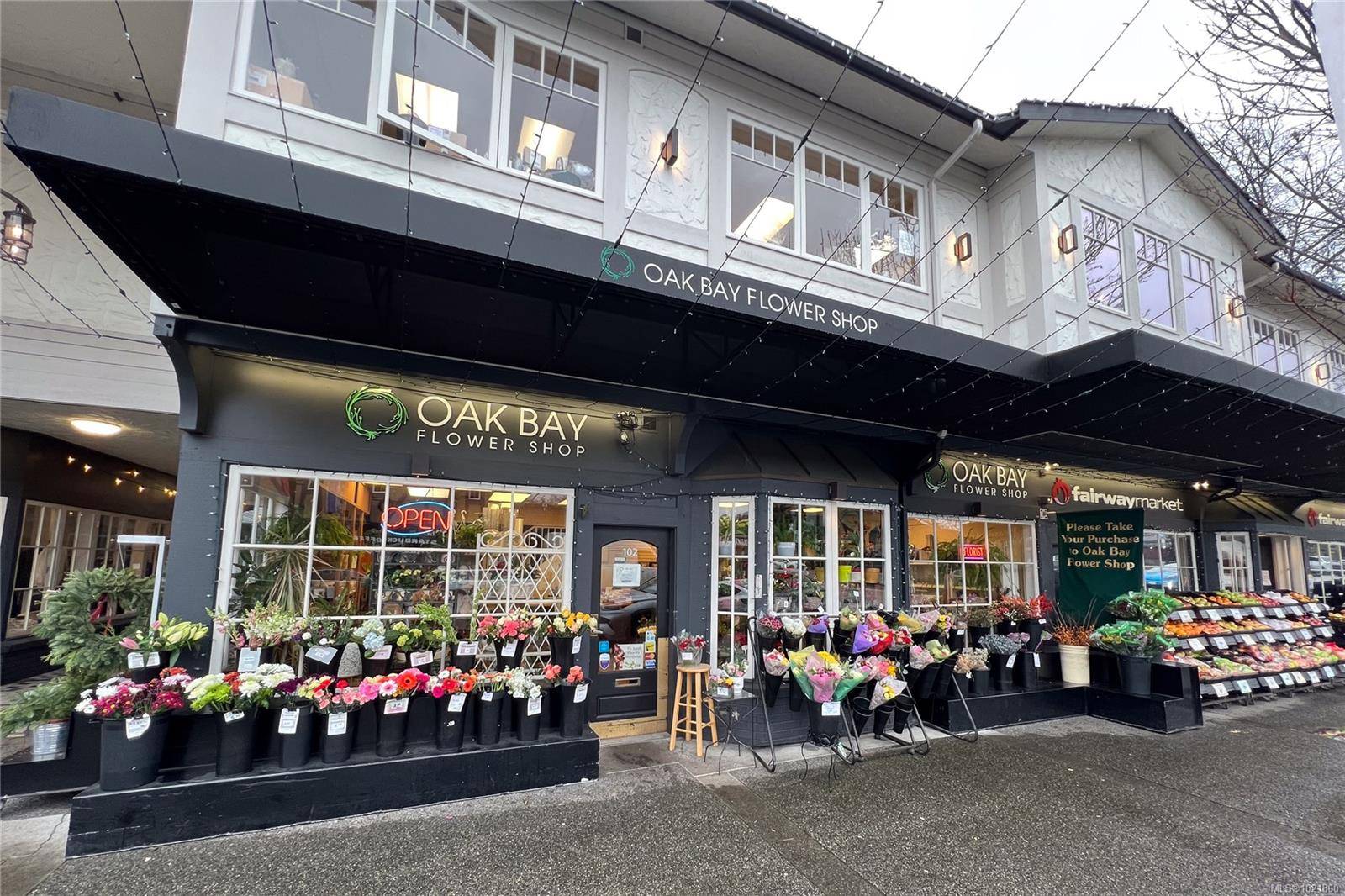 Oak Bay, BC V8R 1G1,2187 Oak Bay Ave #102