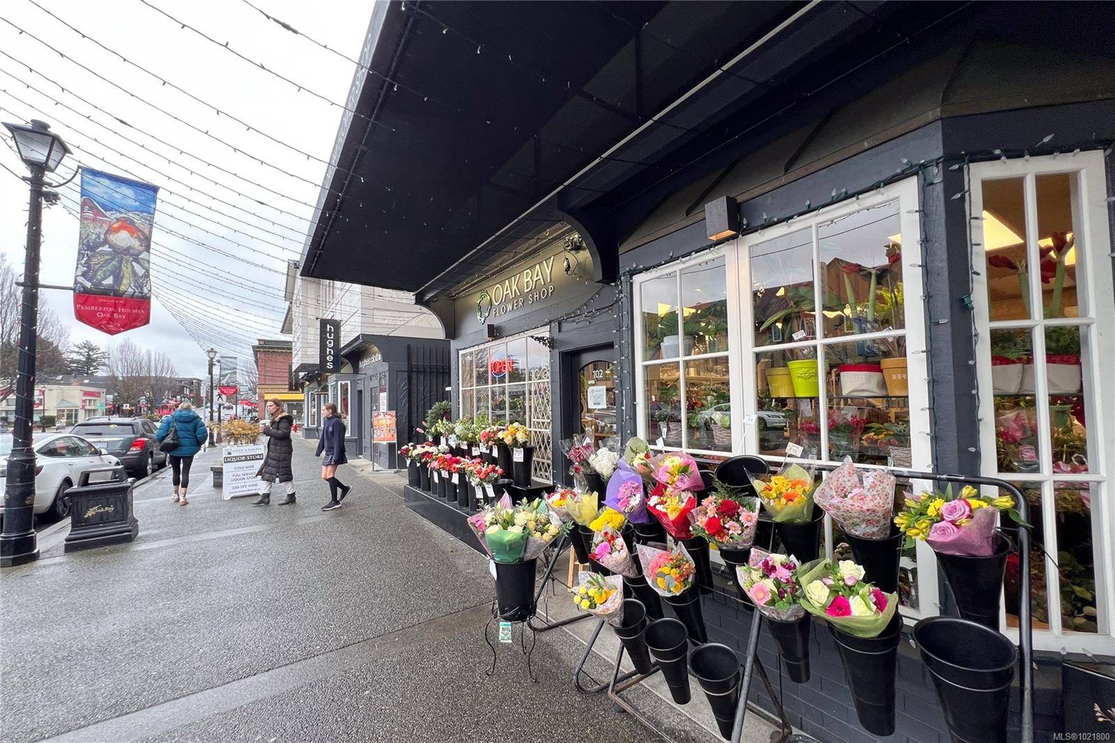 Oak Bay, BC V8R 1G1,2187 Oak Bay Ave #102