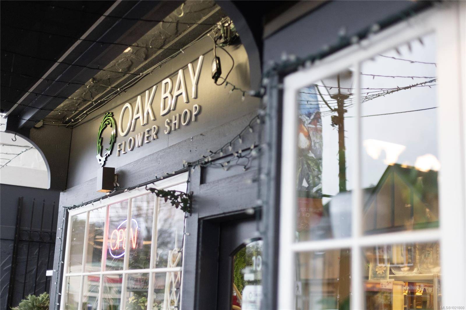 Oak Bay, BC V8R 1G1,2187 Oak Bay Ave #102