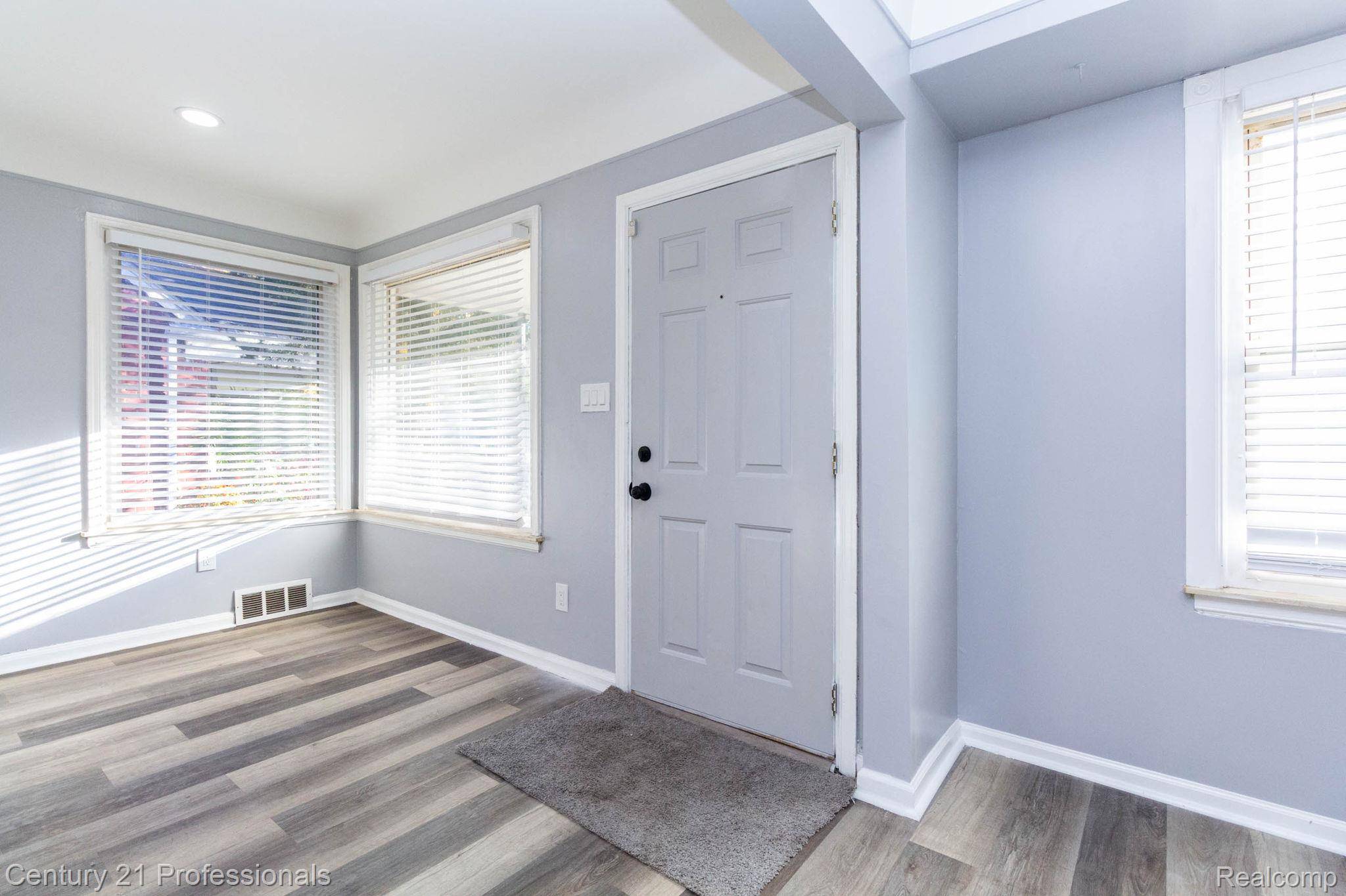 Detroit, MI 48219,18951 Edinborough RD