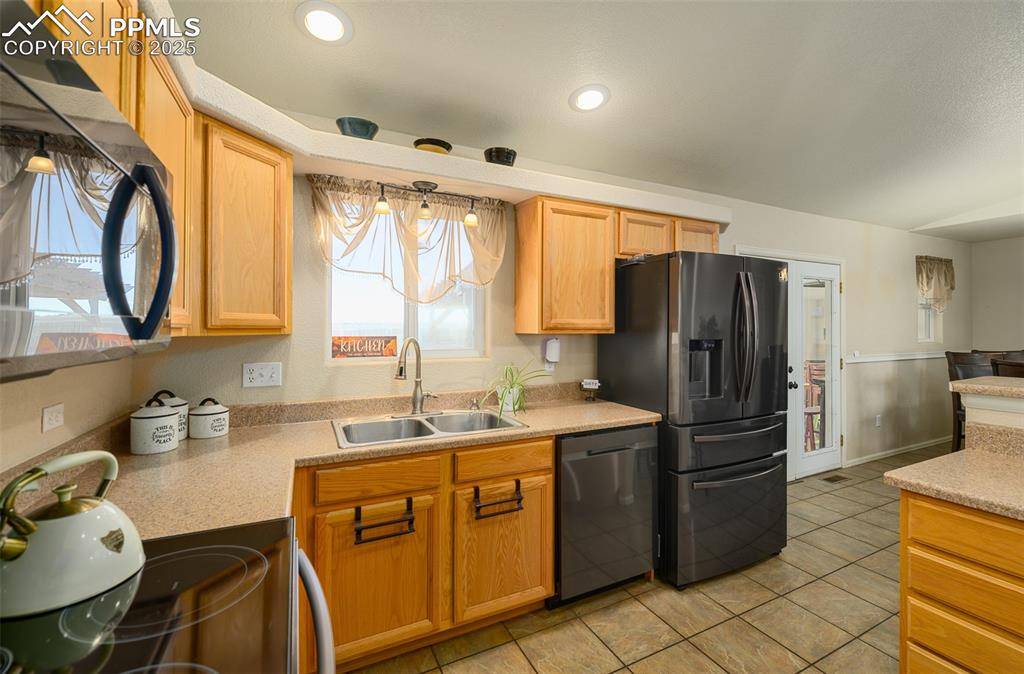 Pueblo, CO 81007,758 E Woodleaf DR