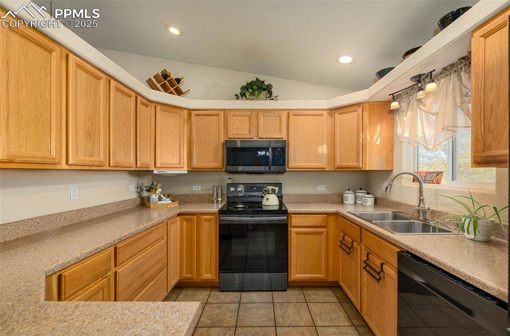 Pueblo, CO 81007,758 E Woodleaf DR