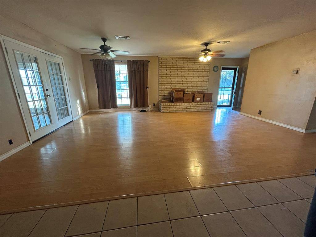 Comanche, TX 76442,411 E Grand Avenue