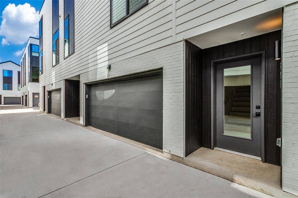 Dallas, TX 75206,5609 Live Oak Street #301