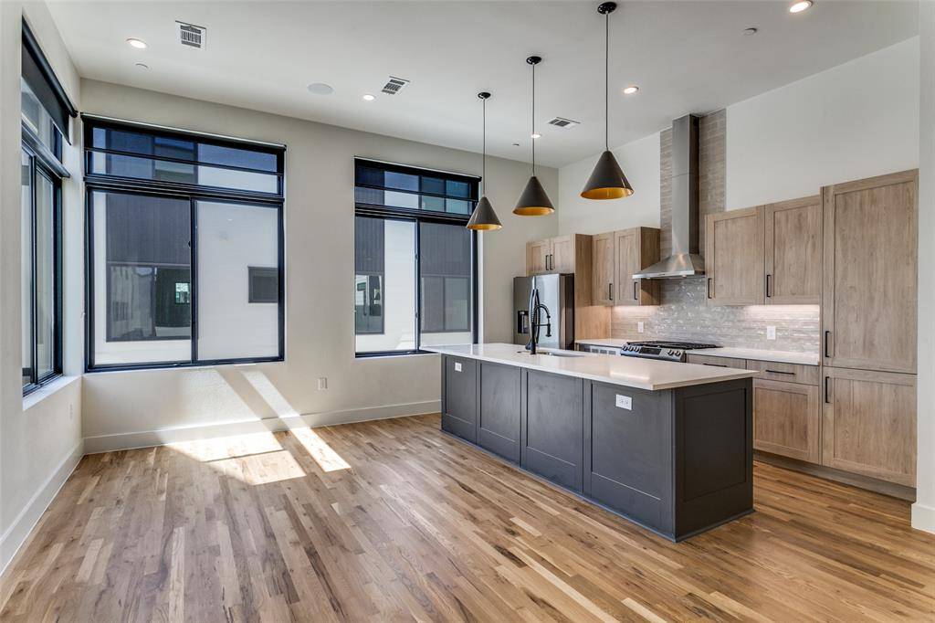 Dallas, TX 75206,5609 Live Oak Street #301