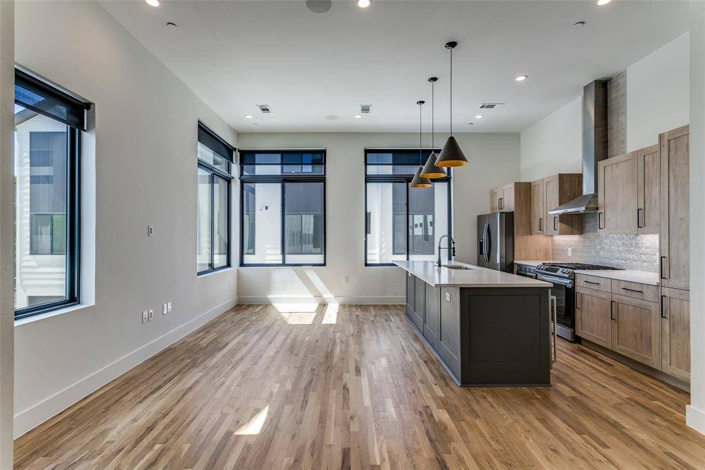 Dallas, TX 75206,5609 Live Oak Street #301