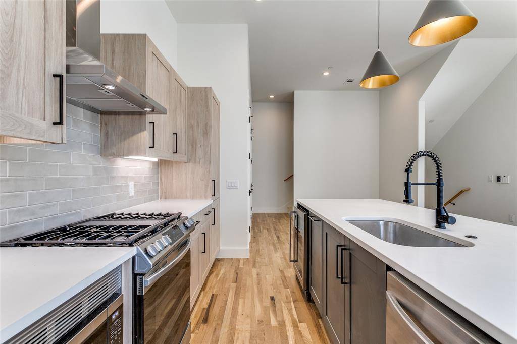 Dallas, TX 75206,5609 Live Oak Street #301