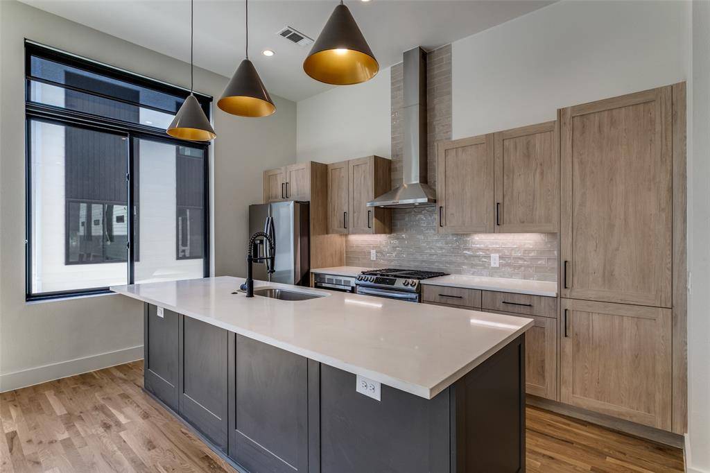 Dallas, TX 75206,5609 Live Oak Street #301