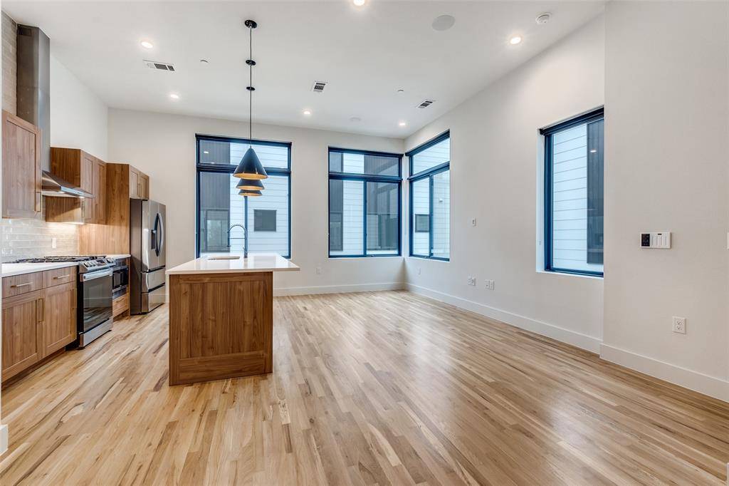 Dallas, TX 75206,5609 Live Oak Street #502