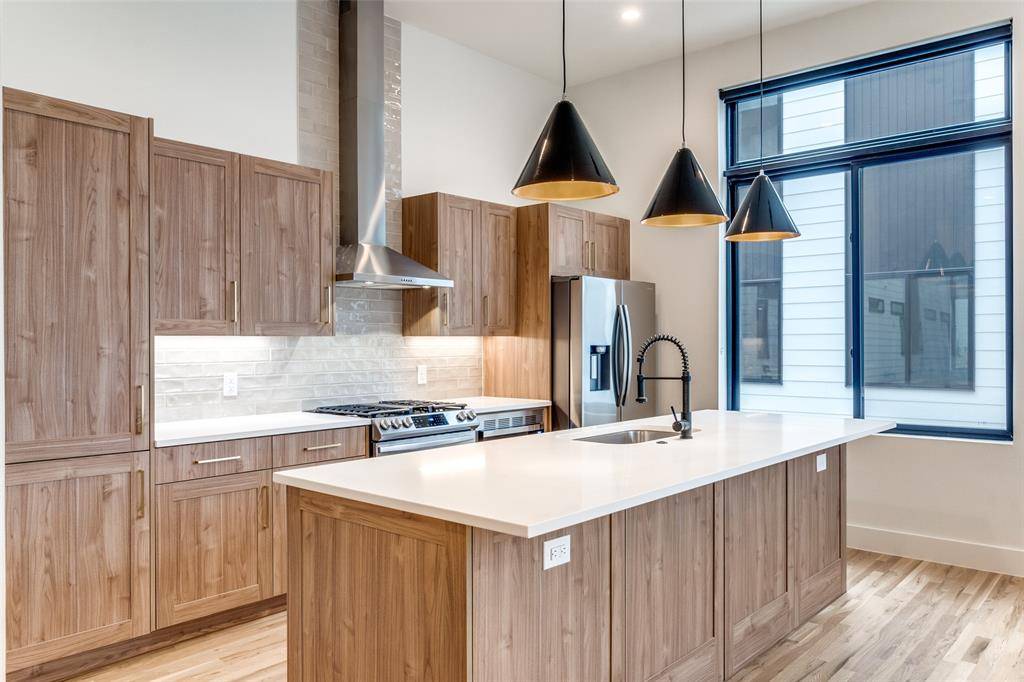 Dallas, TX 75206,5609 Live Oak Street #502