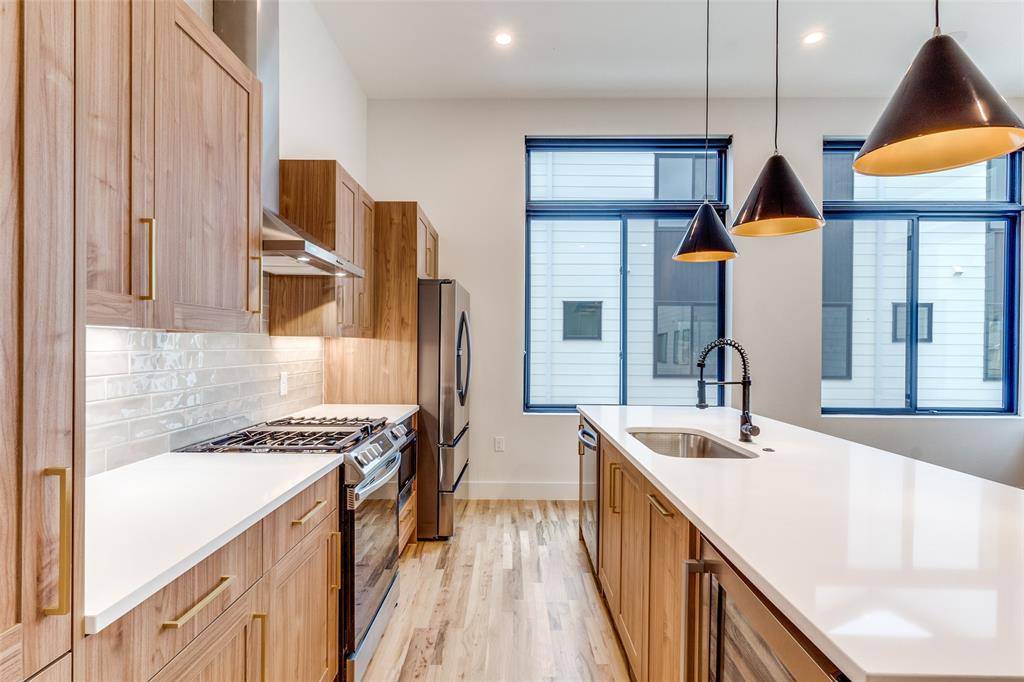 Dallas, TX 75206,5609 Live Oak Street #502