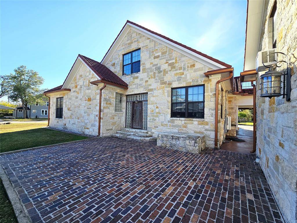 Groesbeck, TX 76642,511 E Farrar Street