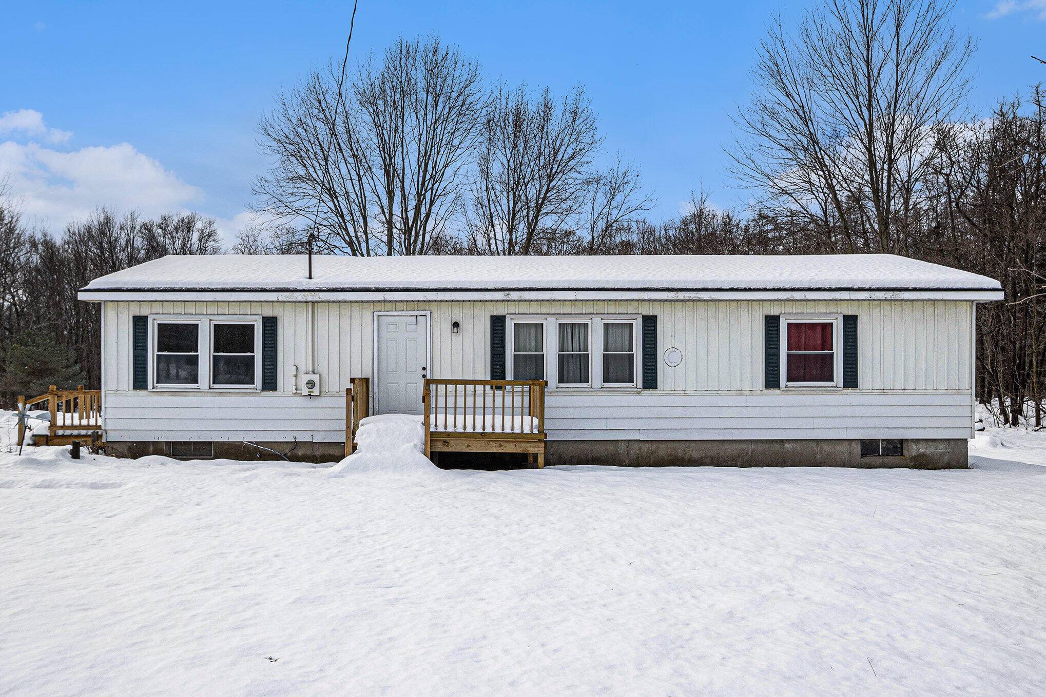 Allegan, MI 49010,348 39th ST