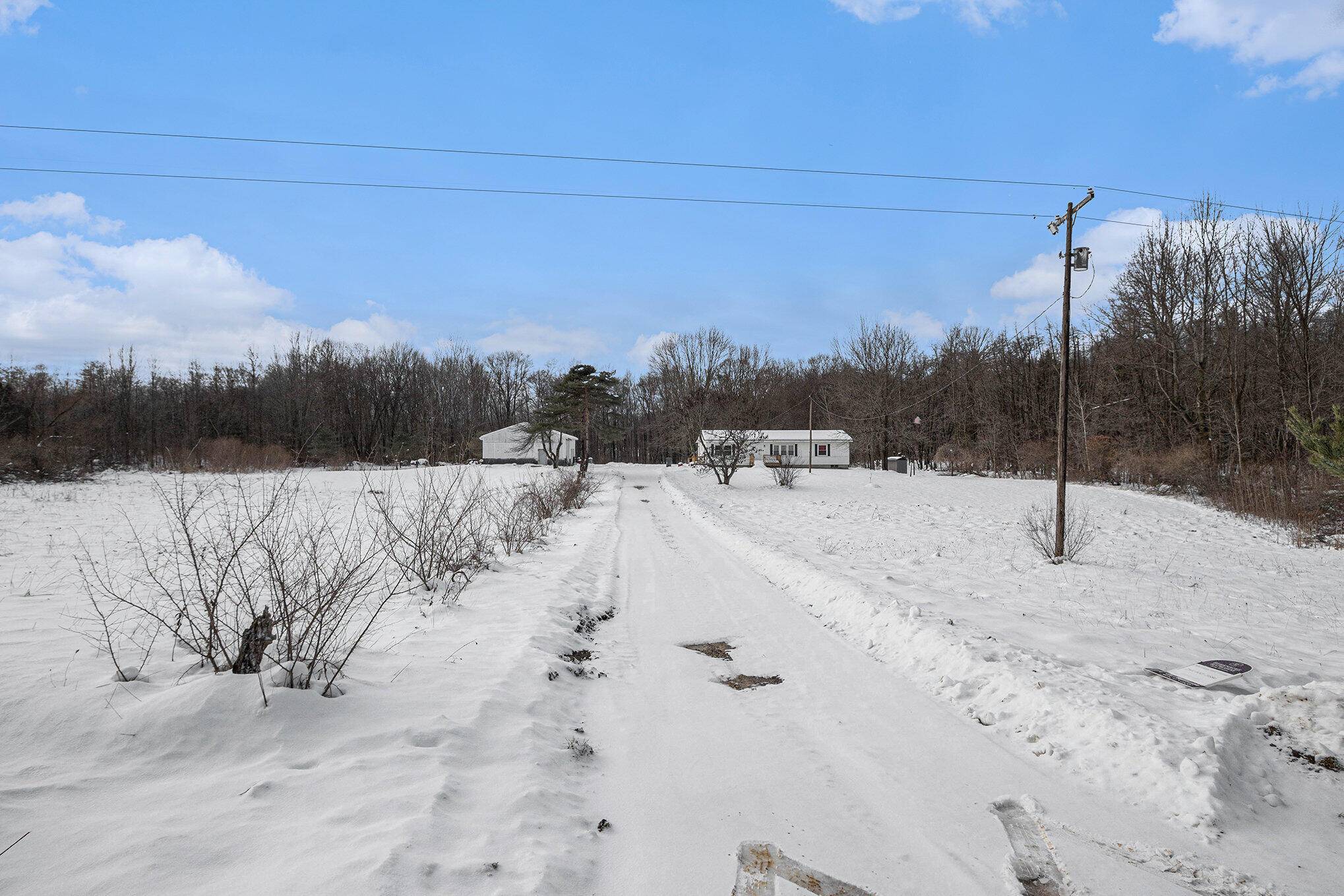 Allegan, MI 49010,348 39th ST