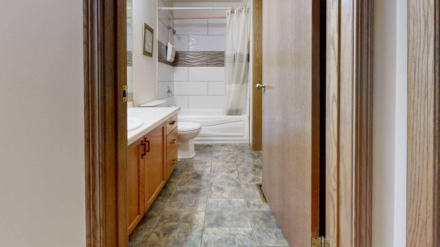 Grande Prairie, AB T8X 1H9,8864 104 AVE