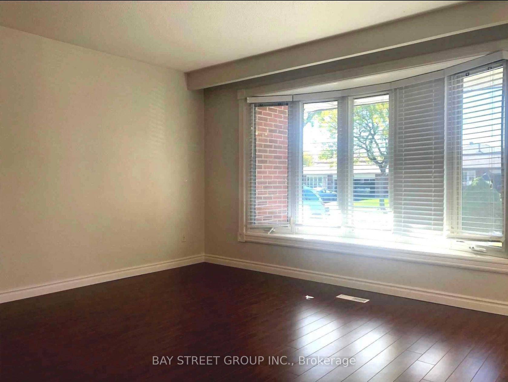 Mississauga, ON L5C 1N8,641 Eaglemount CRES #Upper