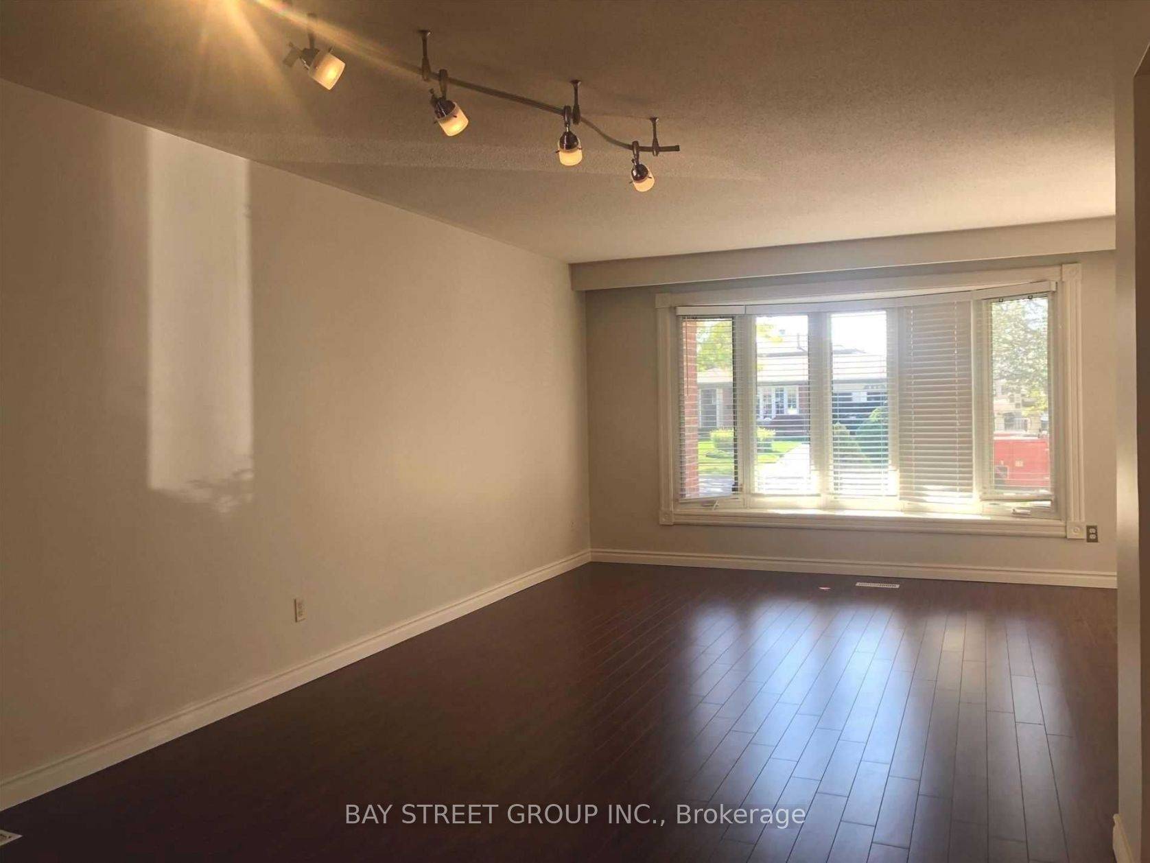 Mississauga, ON L5C 1N8,641 Eaglemount CRES #Upper