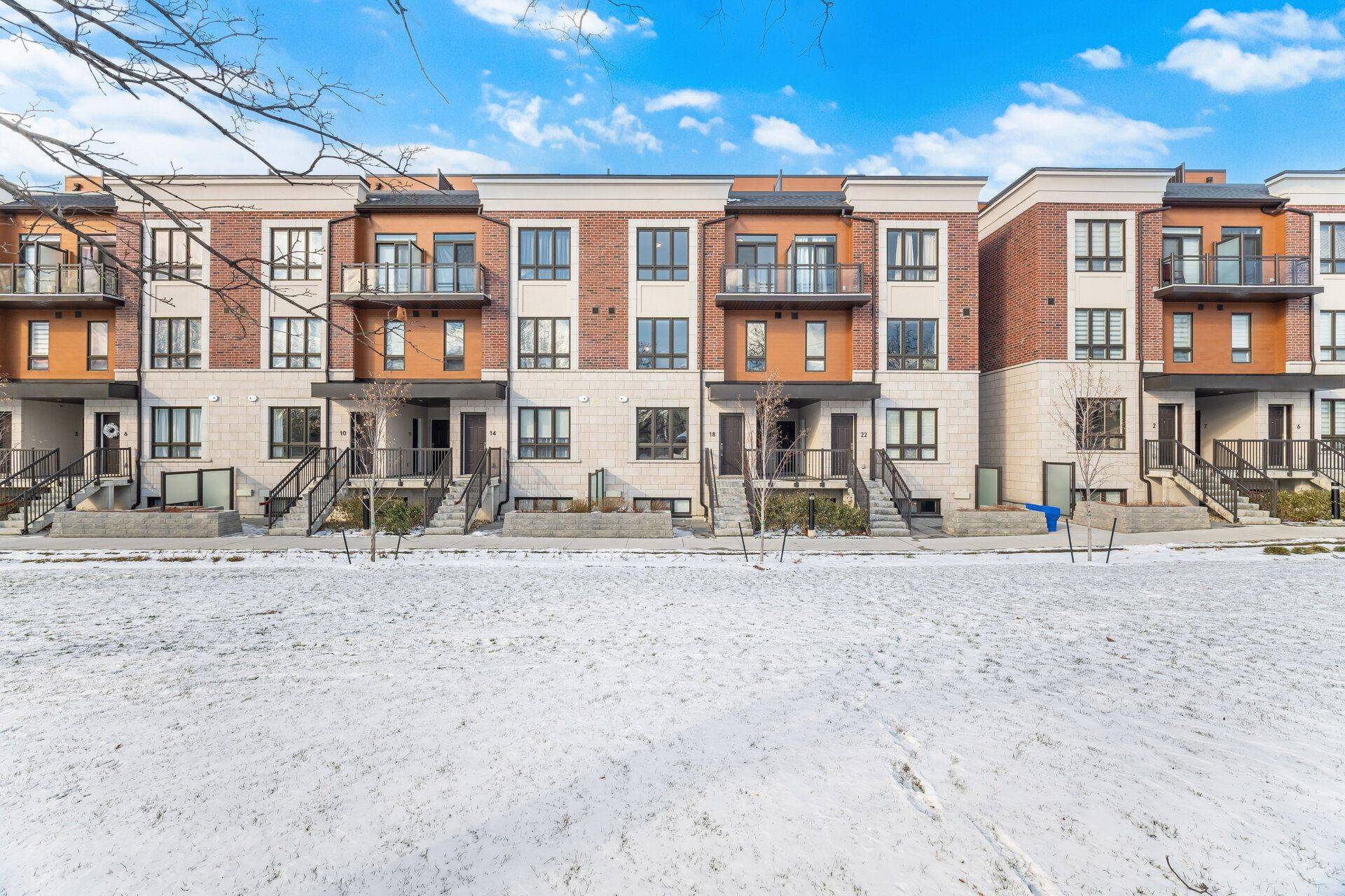 Mississauga, ON L4W 1L1,4015 Hickory DR #19