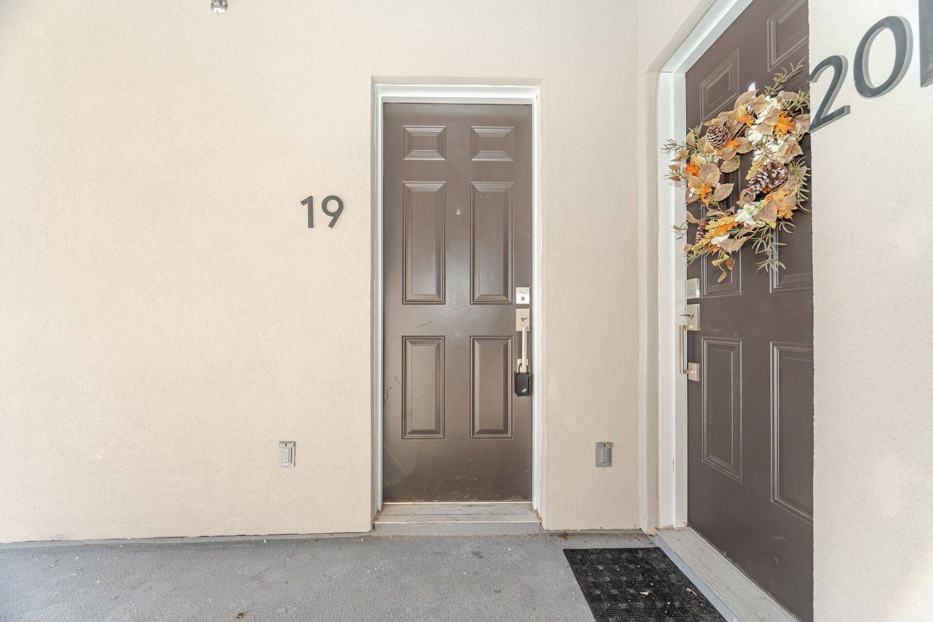 Mississauga, ON L4W 1L1,4015 Hickory DR #19