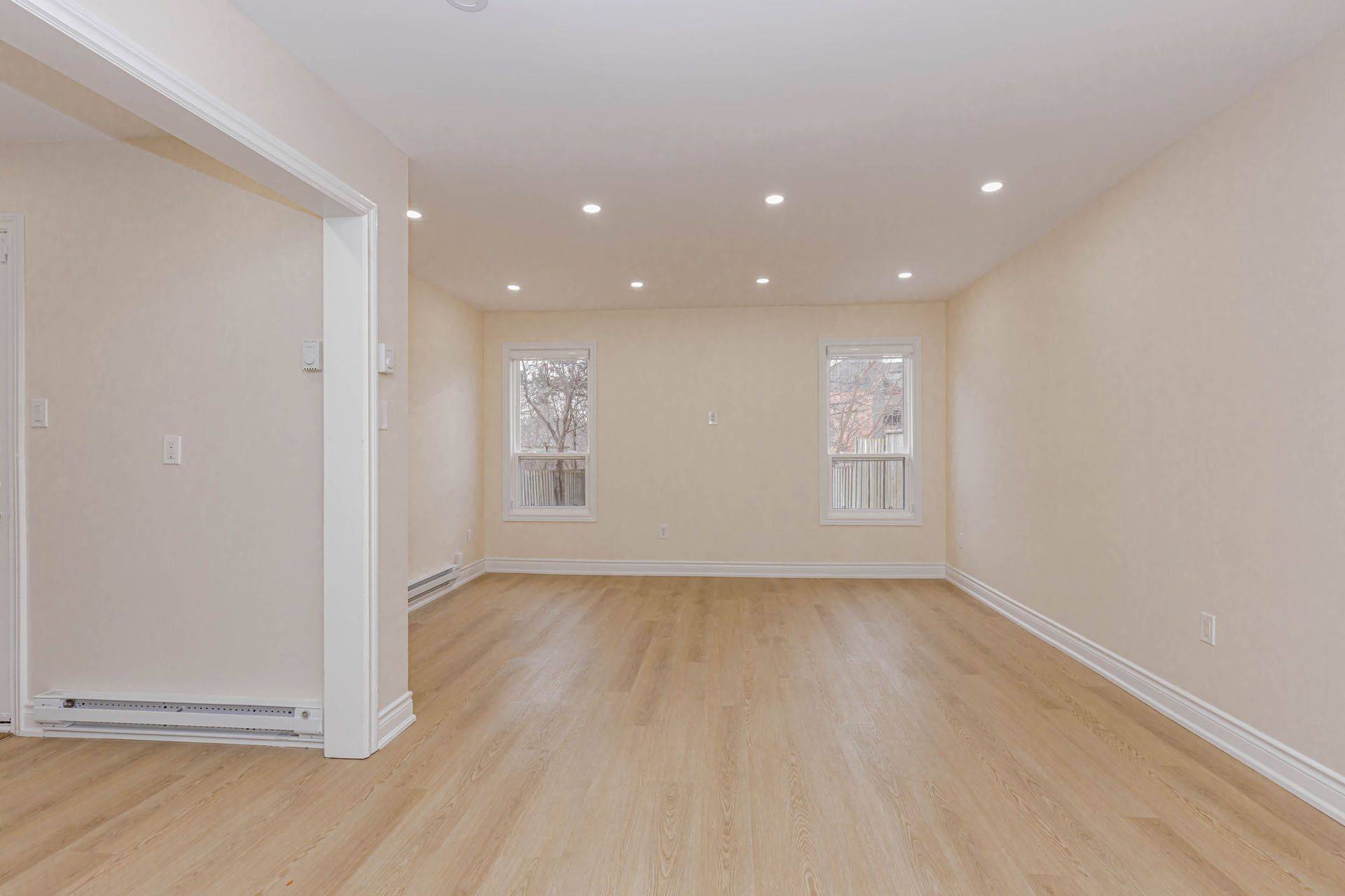 Oakville, ON L6H 3M4,2289 Munn's AVE