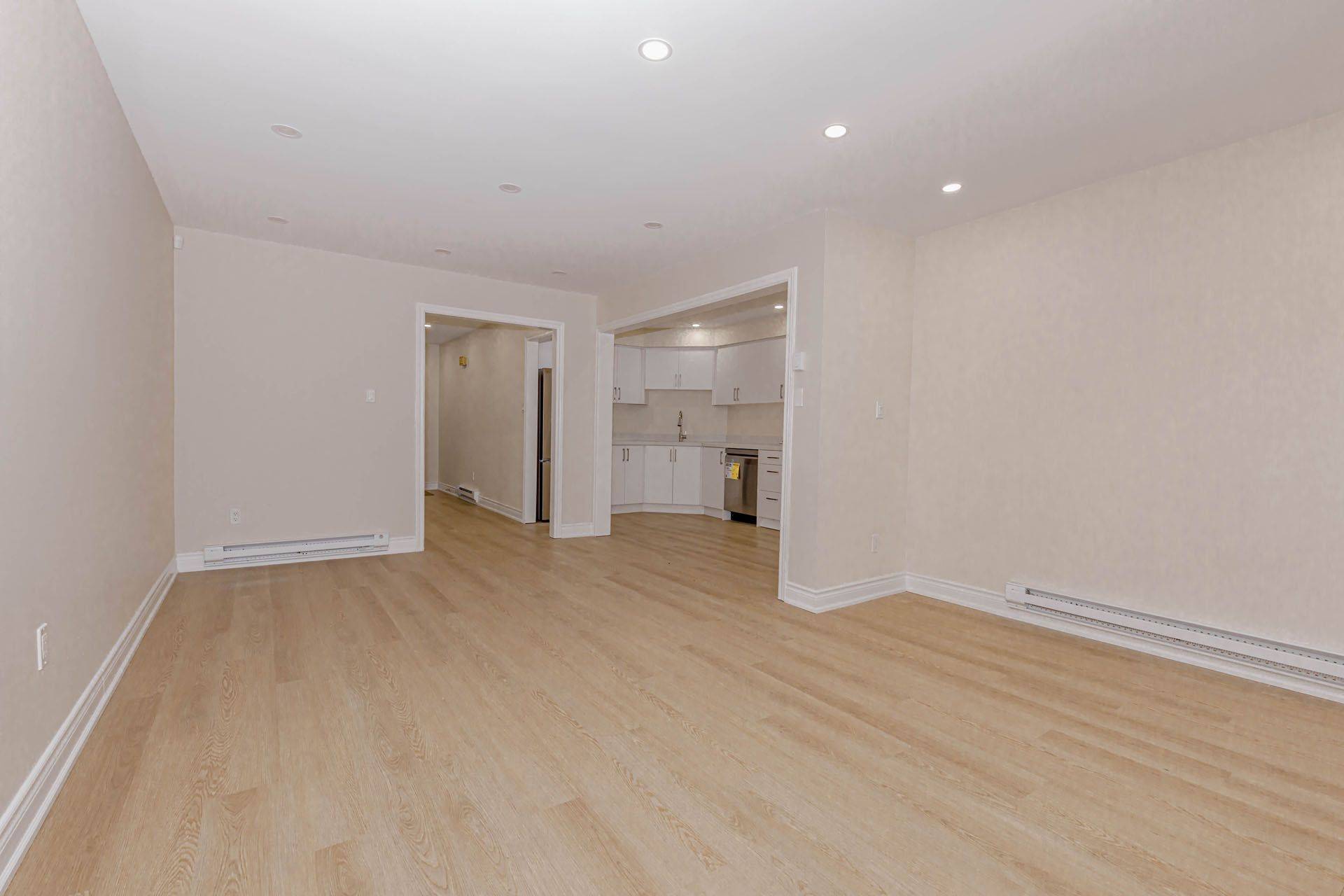 Oakville, ON L6H 3M4,2289 Munn's AVE