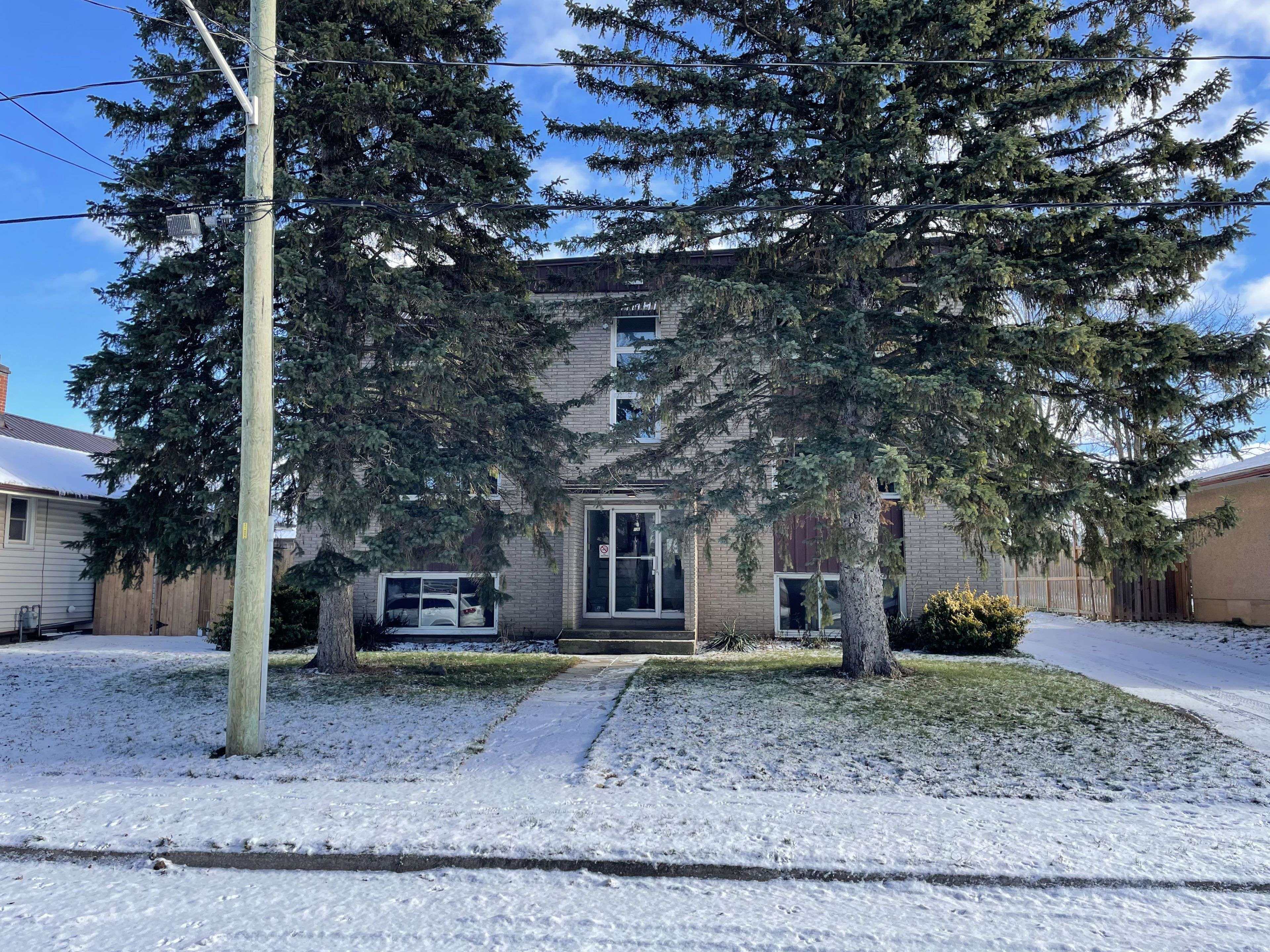 Welland, ON L3C 2A4,136 Wilton AVE #6