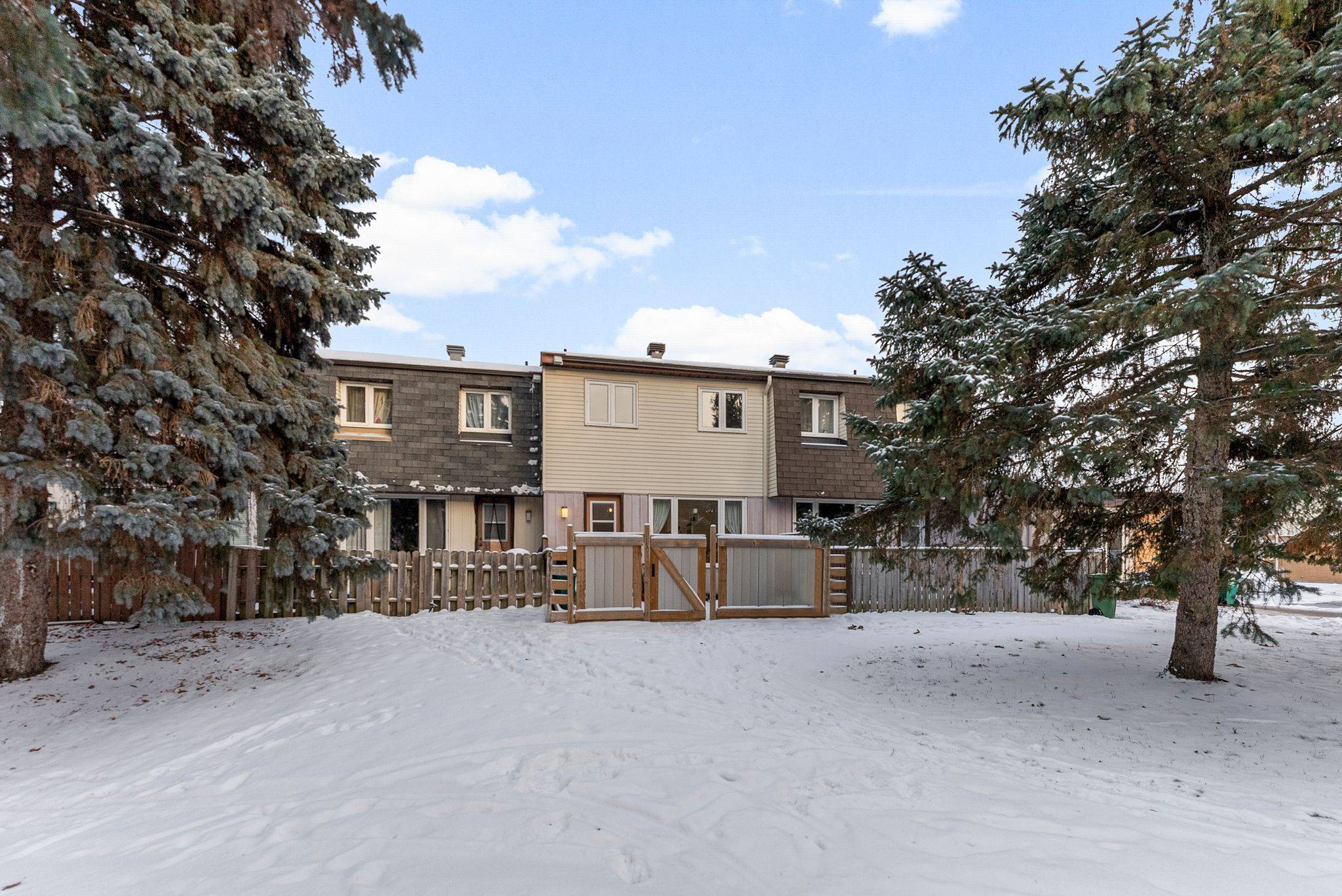 Cyrville - Carson Grove - Pineview, ON K1B 5C7,1314 Cedarcroft CRES