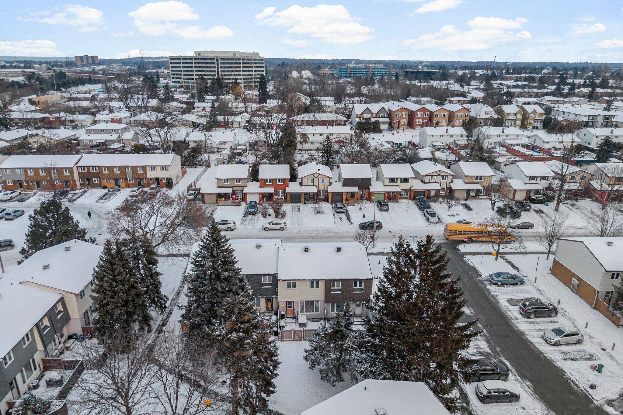 Cyrville - Carson Grove - Pineview, ON K1B 5C7,1314 Cedarcroft CRES