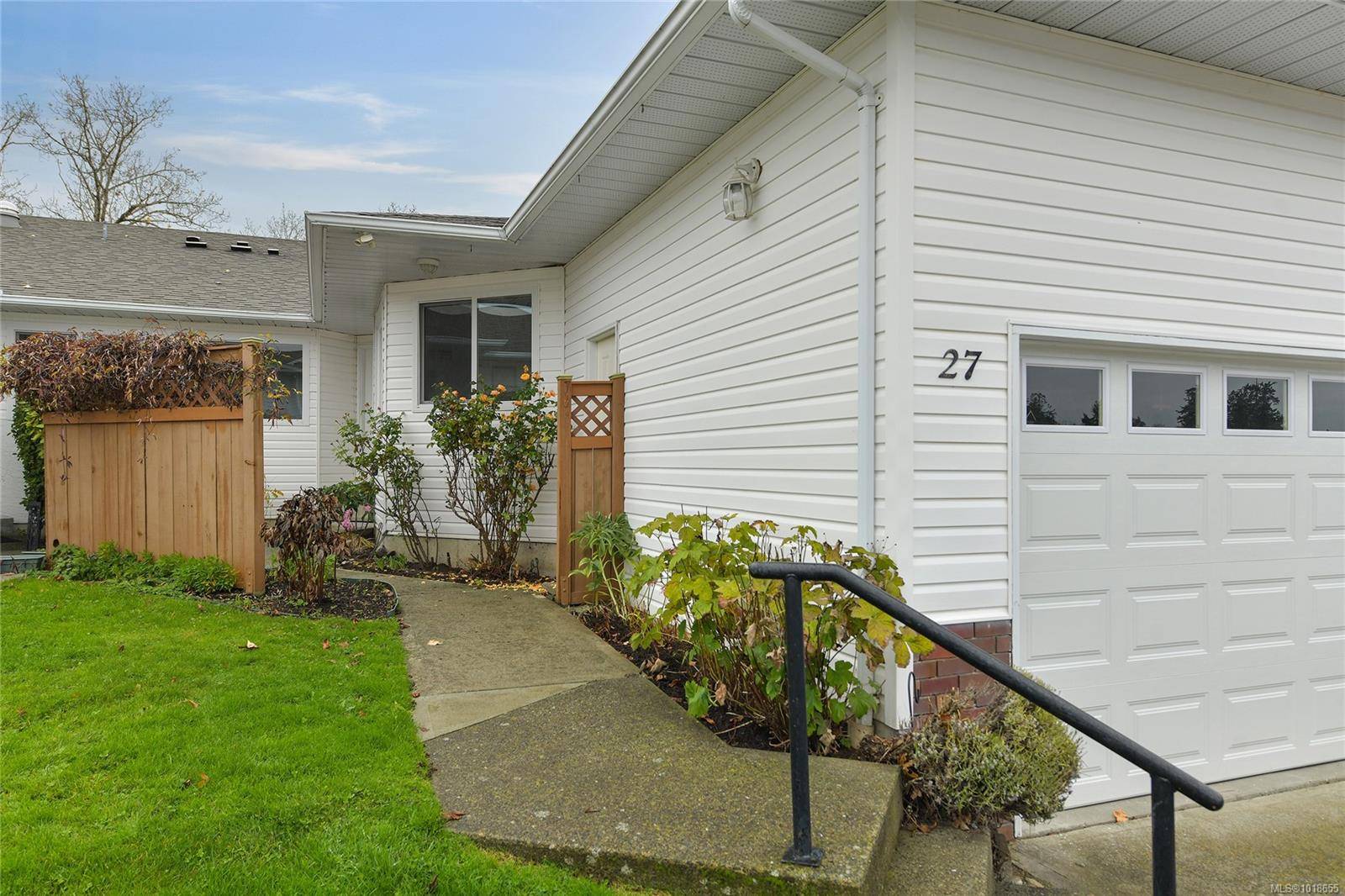 Saanich, BC V8Z 4W8,4125 INTERURBAN Rd #27