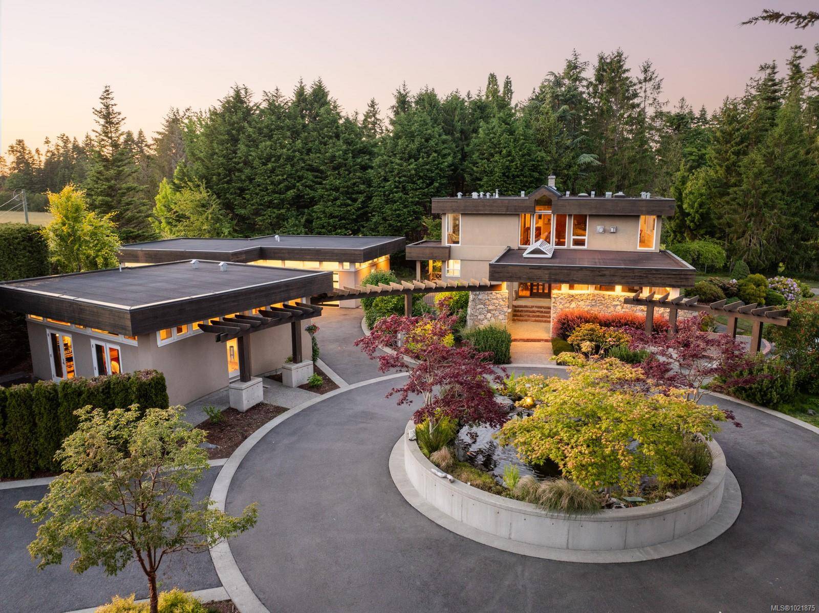 Saanich, BC V8Y 2N2,5605 Parker Ave