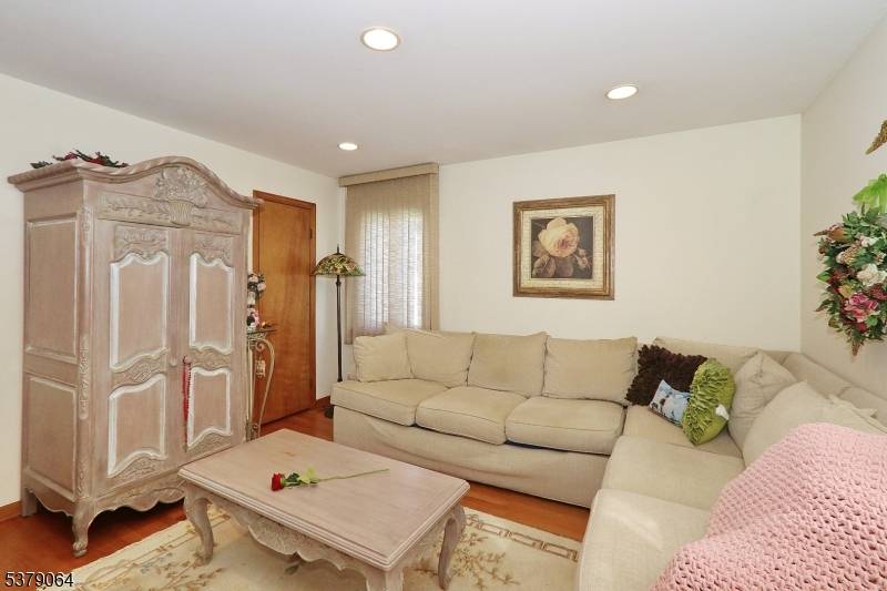 Kenilworth Boro, NJ 07033,534 Passaic Ave