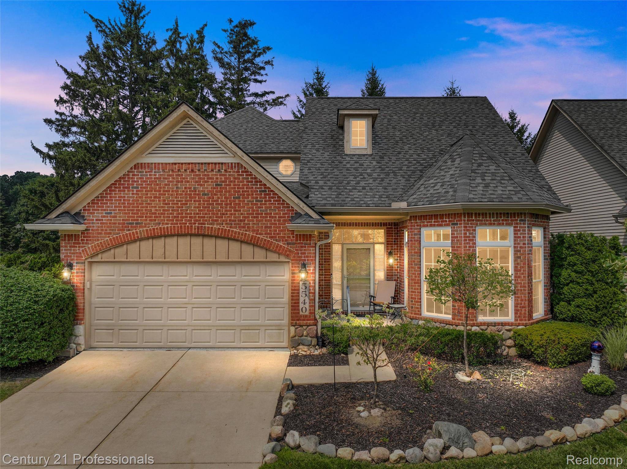 Waterford, MI 48327,5540 River Park DR