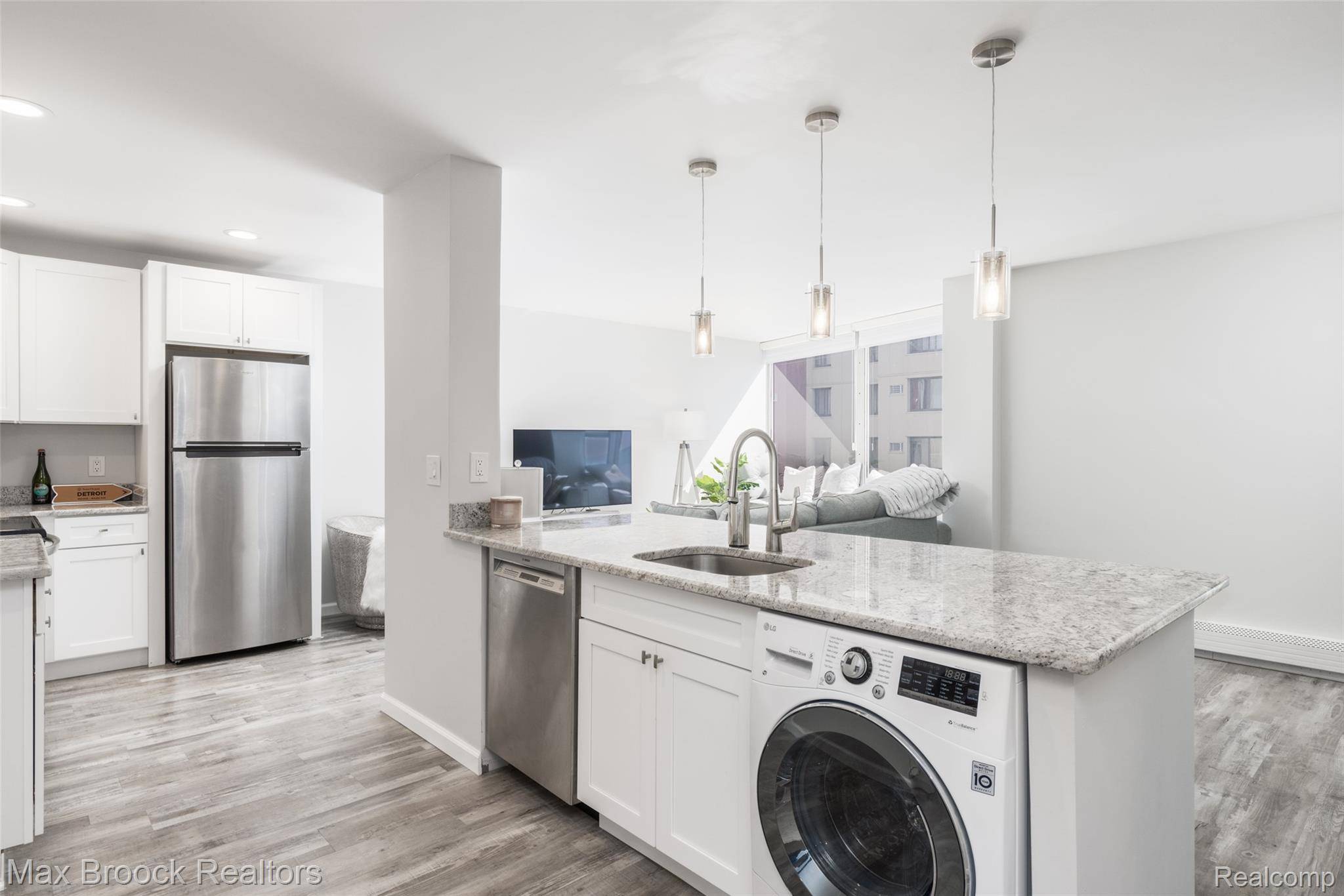 Detroit, MI 48214,8200 E Jefferson AVE #1107