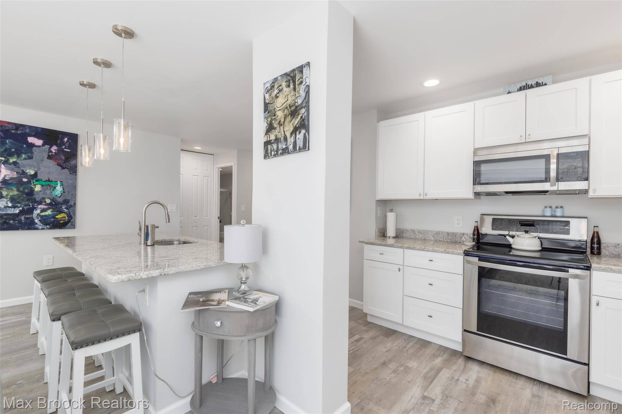 Detroit, MI 48214,8200 E Jefferson AVE #1107