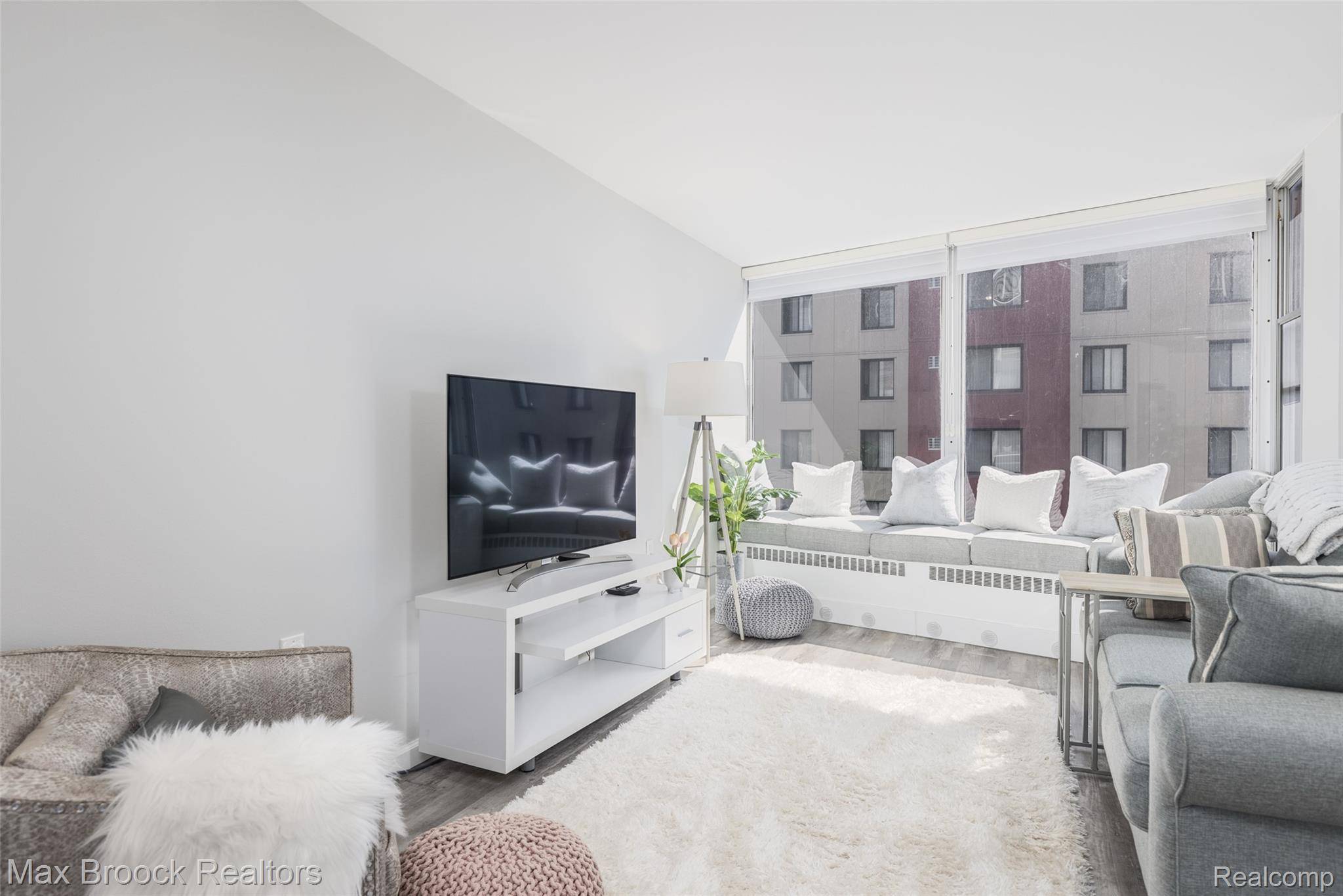 Detroit, MI 48214,8200 E Jefferson AVE #1107