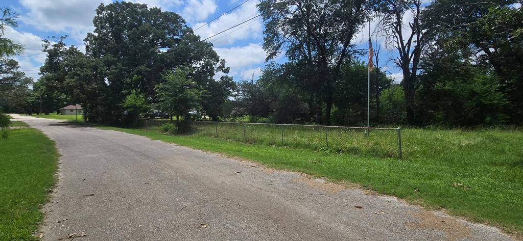 Tool, TX 75143,105 Janice Circle