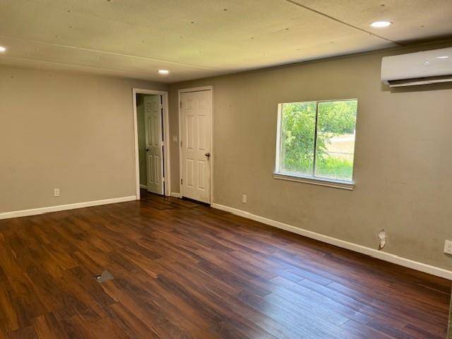 Granbury, TX 76048,914 Pawnee Trail