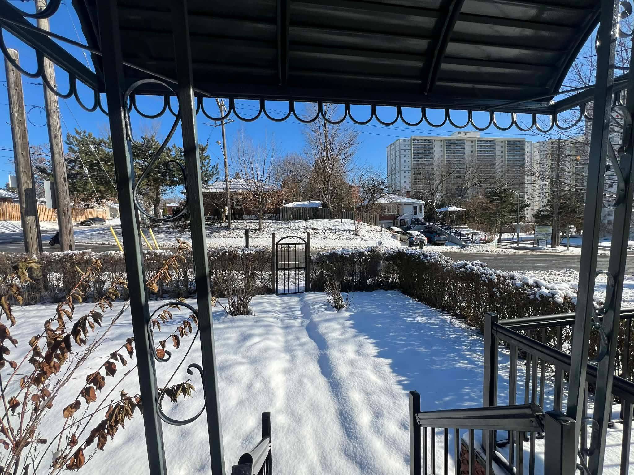 Toronto E04, ON M1L 3G2,294 Pharmacy AVE