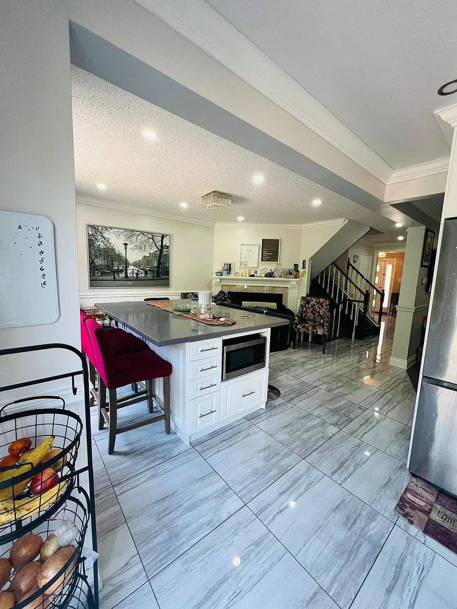 Mississauga, ON L5N 3W1,6335 Plowmans Heath N/A