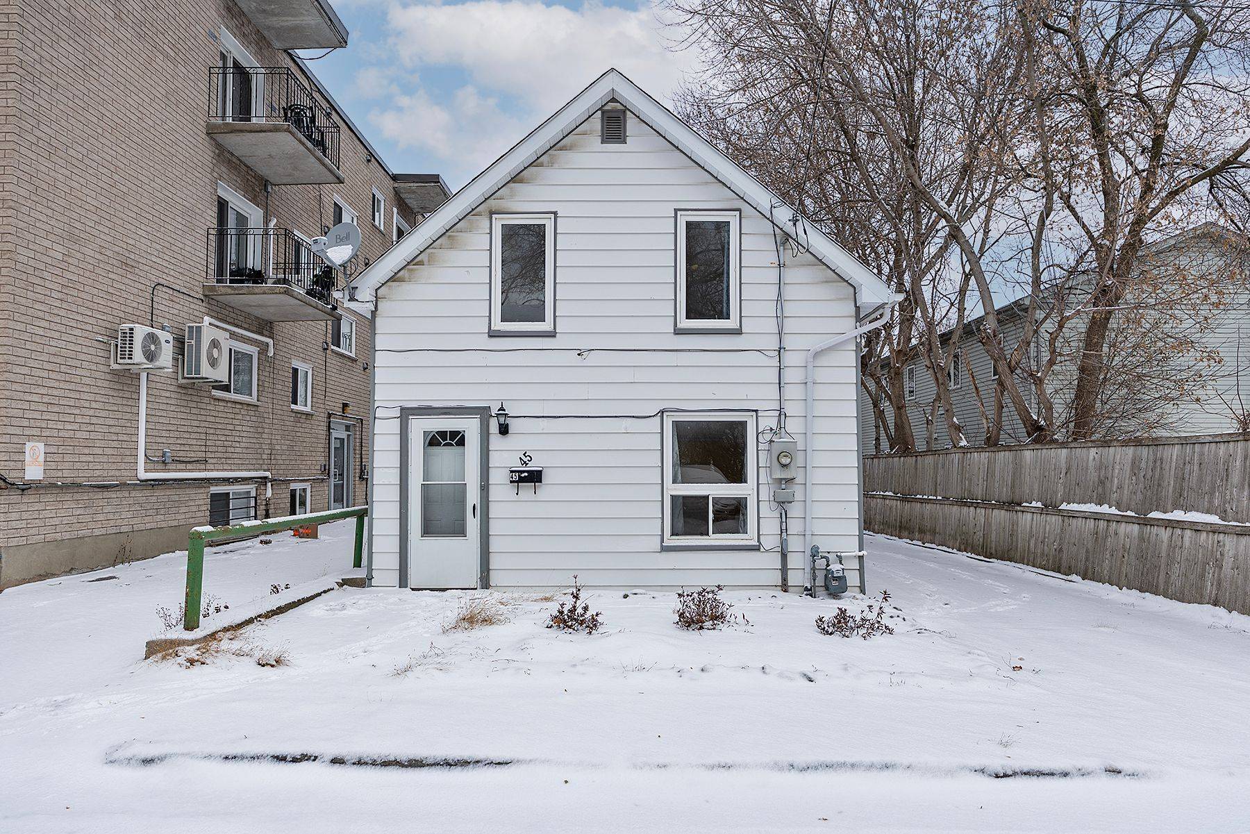 Kingston, ON K7K 2E6,45 russell ST