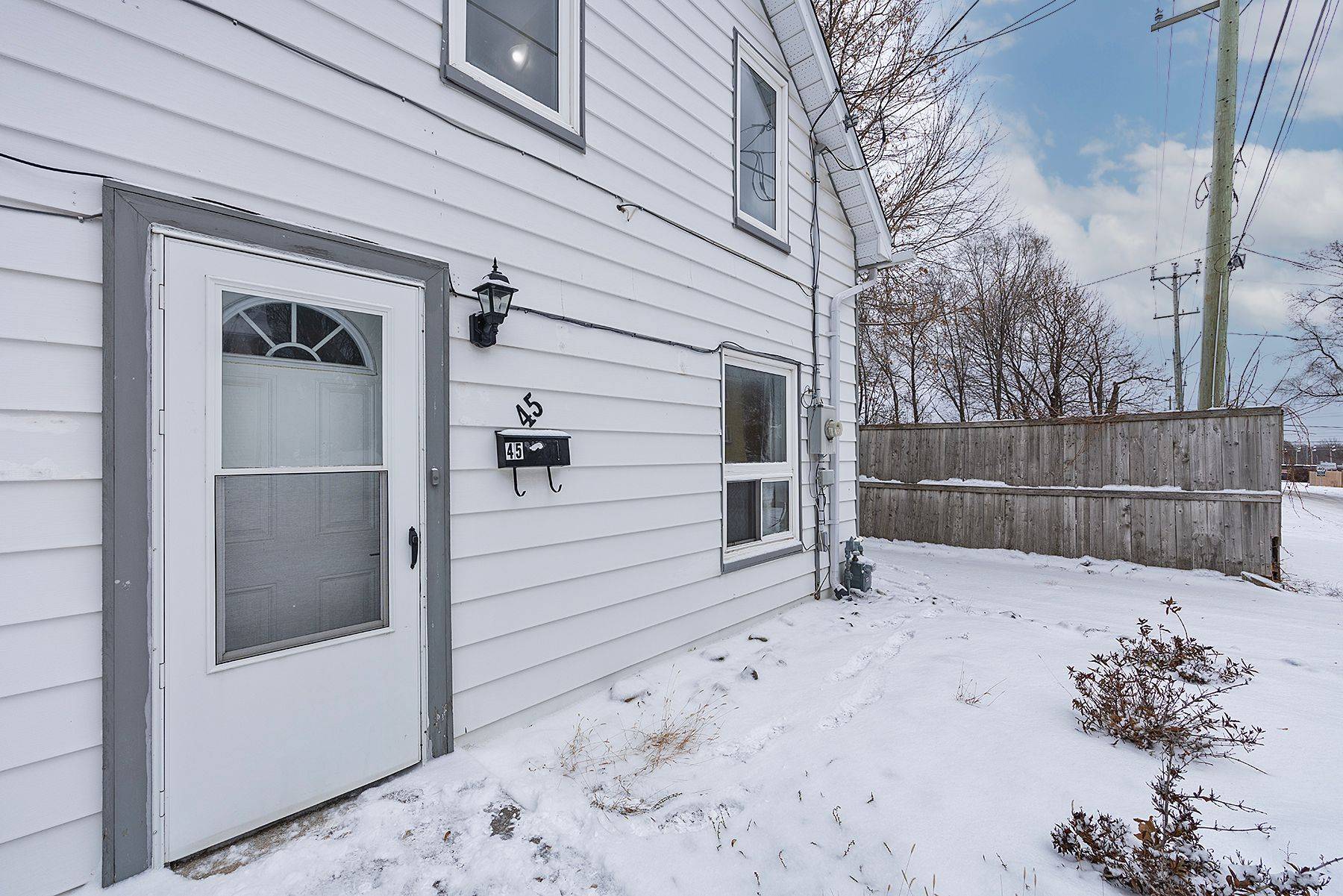 Kingston, ON K7K 2E6,45 russell ST