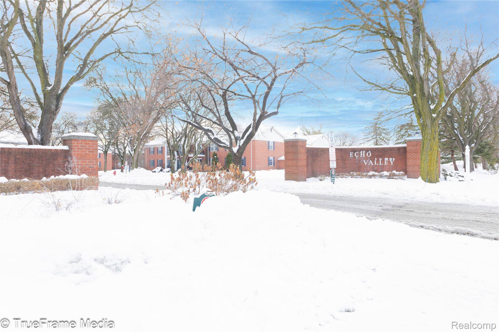 Farmington Hills, MI 48334,27654 E Echo VLY #235