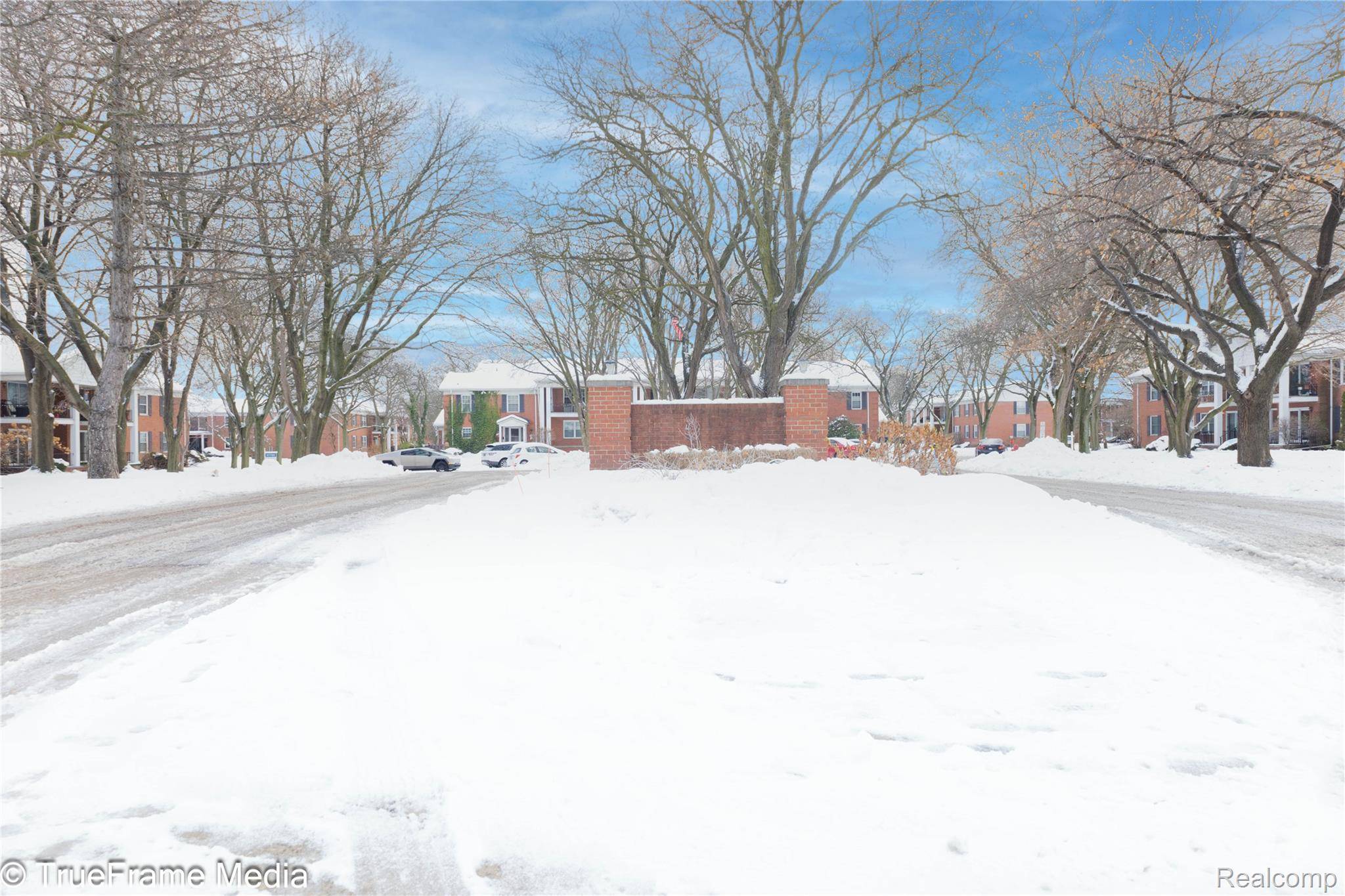 Farmington Hills, MI 48334,27654 E Echo VLY #235